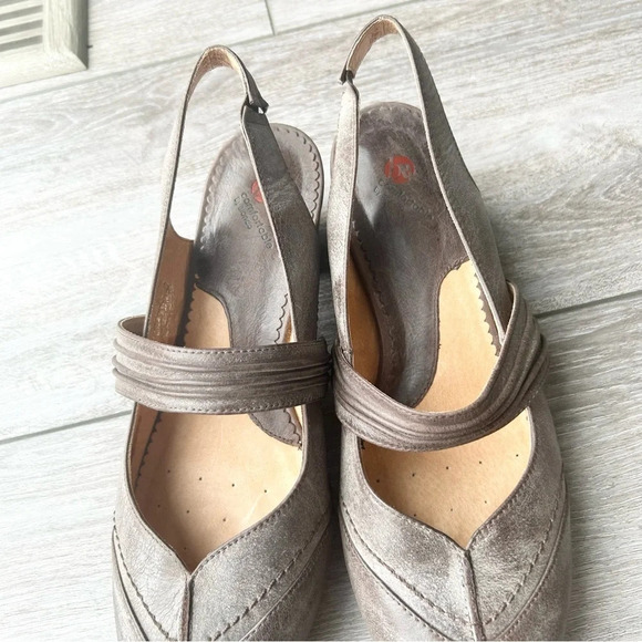 Comfortable by Blondo Retro Leather Mary Jane  Slingback Pumps - Picture 5 of 16